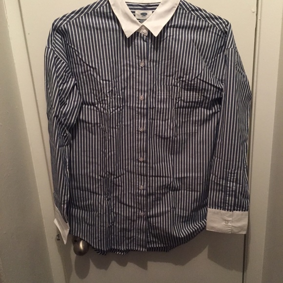 Two linear shirts with collars - Picture 4 of 5